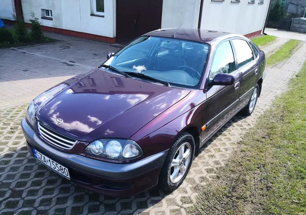 samochody osobowe Toyota Avensis cena 8900 przebieg: 178205, rok produkcji 2000 z Poręba